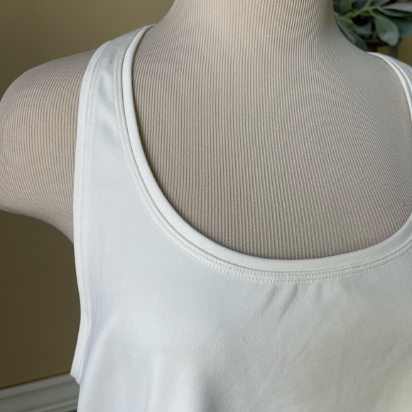 THE NORTH FACE Dune Sky Performance Tank Moisture Wicking Off White NWOT Medium - Picture 5 of 12